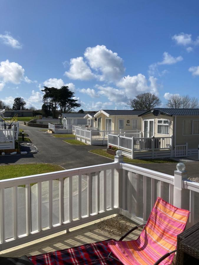 Mollys Retreat Pet Friendly Three Bed Caravan With Small Garden Newquay Bay Resort Quieter Area Of Park Экстерьер фото