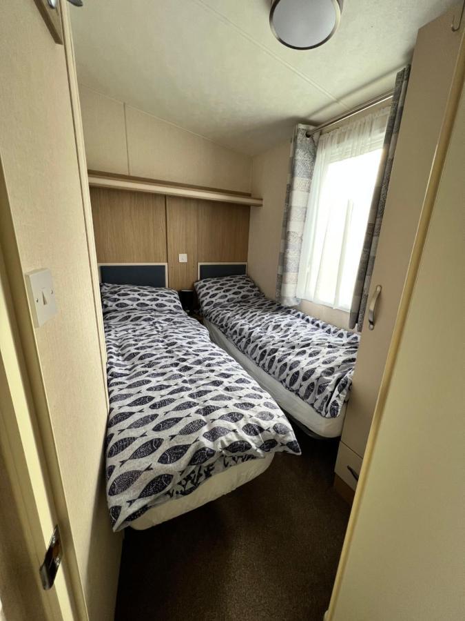 Mollys Retreat Pet Friendly Three Bed Caravan With Small Garden Newquay Bay Resort Quieter Area Of Park Экстерьер фото