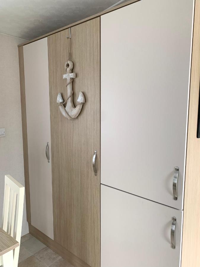 Mollys Retreat Pet Friendly Three Bed Caravan With Small Garden Newquay Bay Resort Quieter Area Of Park Экстерьер фото