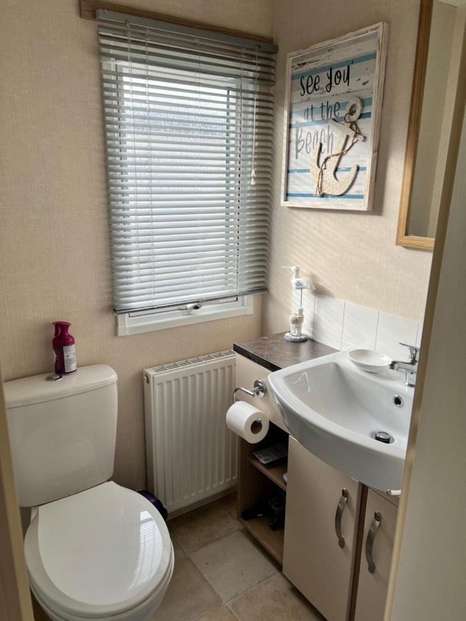 Mollys Retreat Pet Friendly Three Bed Caravan With Small Garden Newquay Bay Resort Quieter Area Of Park Экстерьер фото
